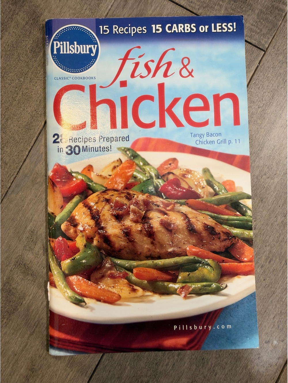 Pillsbury Classic Cookbooks Fish & Chicken Cookbook with 15 Low-Carb Recipes